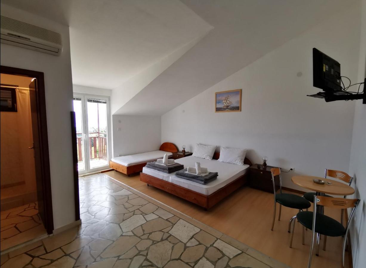 Apartments Plazibat Skrip Bagian luar foto