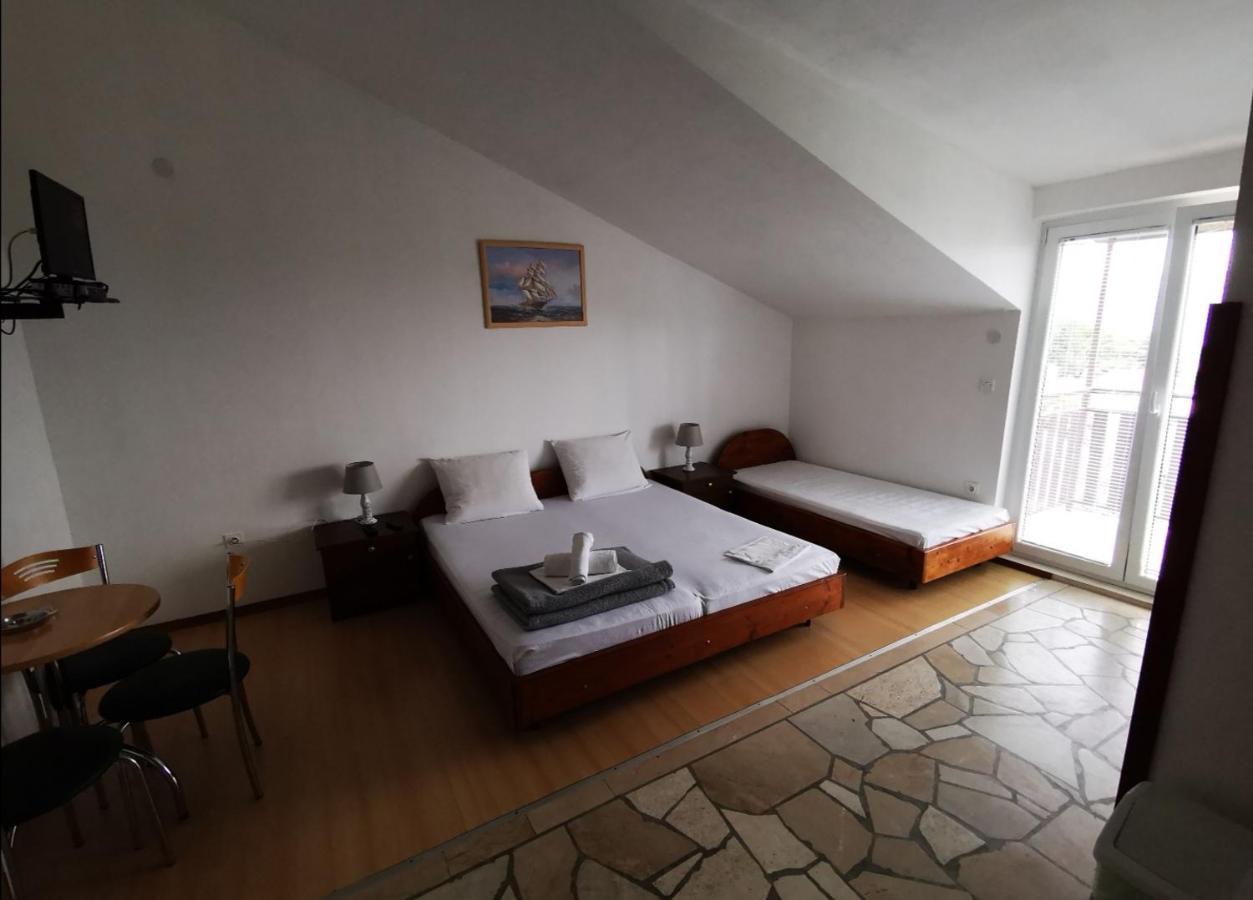 Apartments Plazibat Skrip Bagian luar foto
