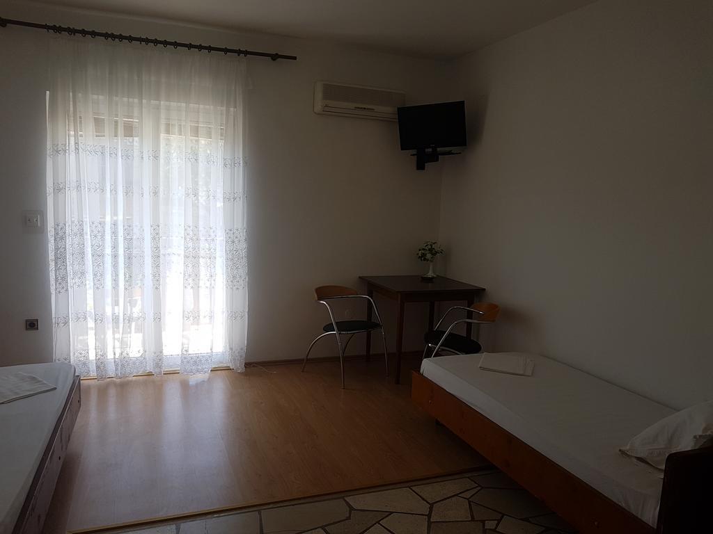 Apartments Plazibat Skrip Bagian luar foto